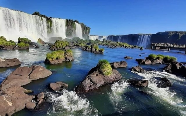 Chiêm ngưỡng vẻ đẹp hùng vĩ của thác nước Iguazu khi du lịch Brazil